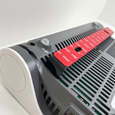 Supporto in metallo per AVM FRITZ!Box (7590 / 7590 AX / 6660 / 6890 / 5590 Fiber / 6670 Cable / 7690), montaggio a parete, fissaggio al contrario in alluminio